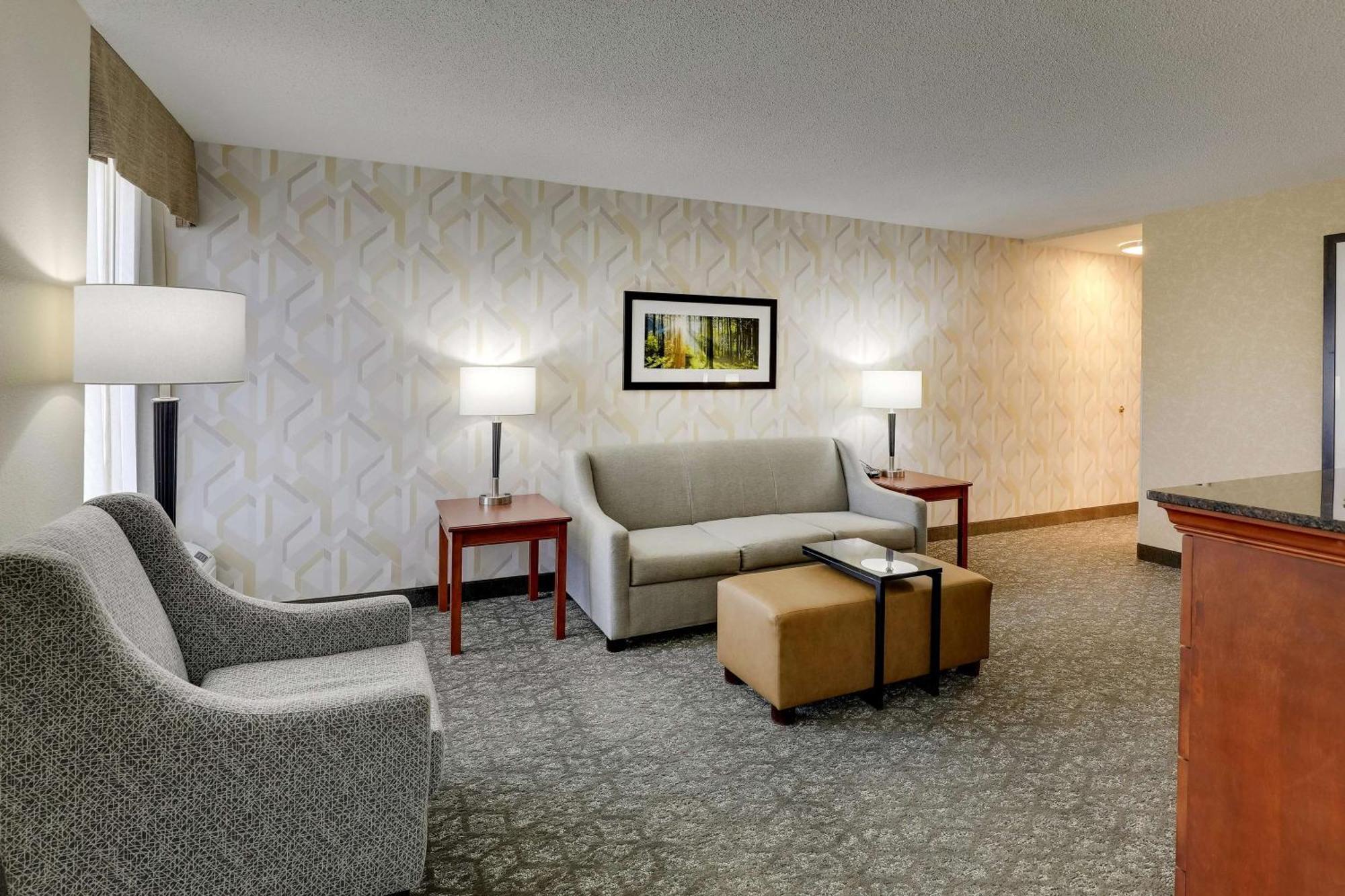 Drury Inn & Suites Marion Exterior photo